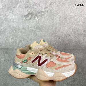 Stylish Women's Sneakers with Cream and Pink Accents